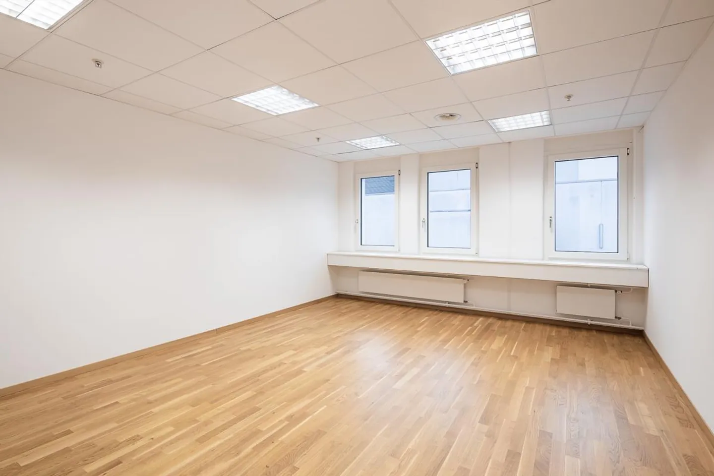 Uffici individuali in una comunità di uffici affollata - Foto 4 di 7