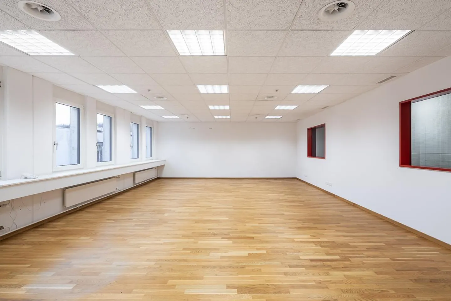 Uffici individuali in una comunità di uffici affollata - Foto 5 di 7