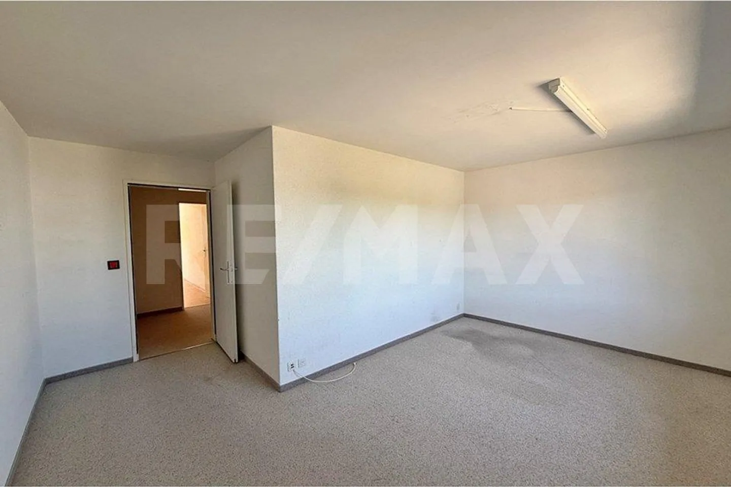 Row House with Parking Space and Separate Underground Parking Space - Photo 10 of 11