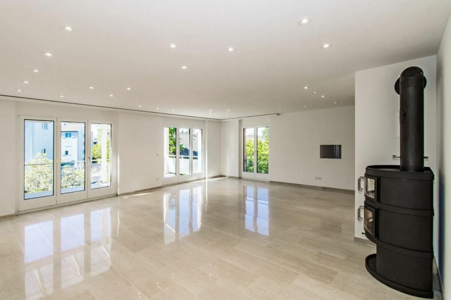 First occupancy after complete renovation - Elegant 4.5-room apartment in a preferred residential location - Photo 3 of 14