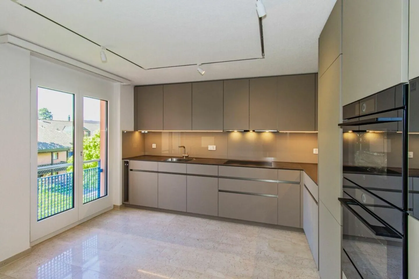 First occupancy after complete renovation - Elegant 4.5-room apartment in a preferred residential location - Photo 11 of 14