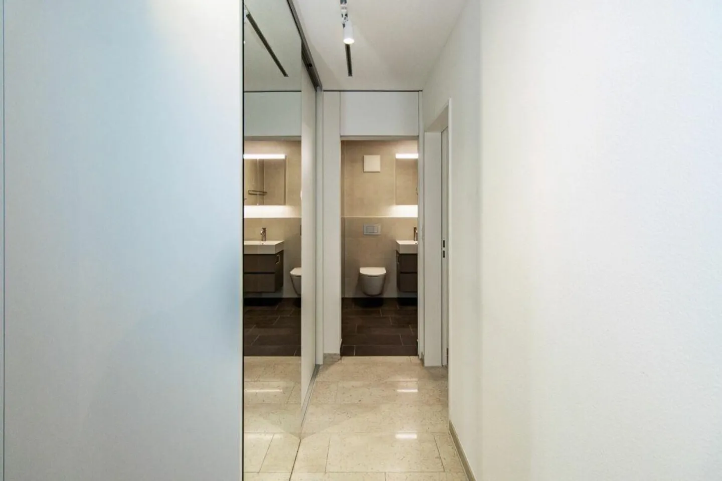 First occupancy after complete renovation - Elegant 4.5-room apartment in a preferred residential location - Photo 5 of 14