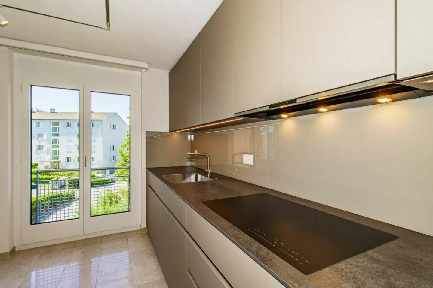First occupancy after complete renovation - Elegant 4.5-room apartment in a preferred residential location - Photo 9 of 14