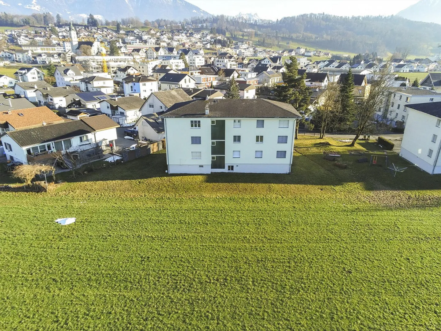 Casa multifamiliare ad alto rendimento in una posizione tranquilla - Foto 2 di 8