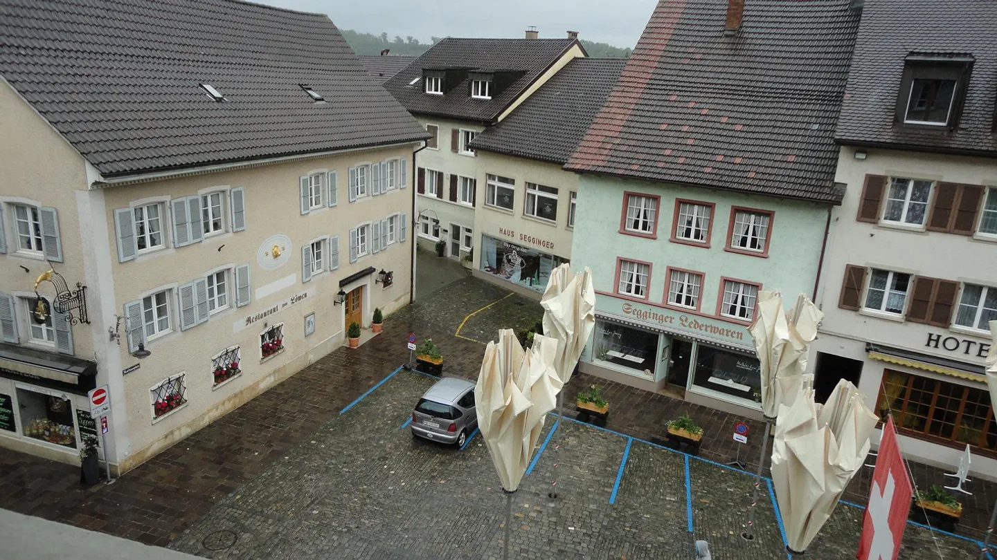 Moderno appartamento di 3 stanze con balcone nel centro città - Foto 3 di 9