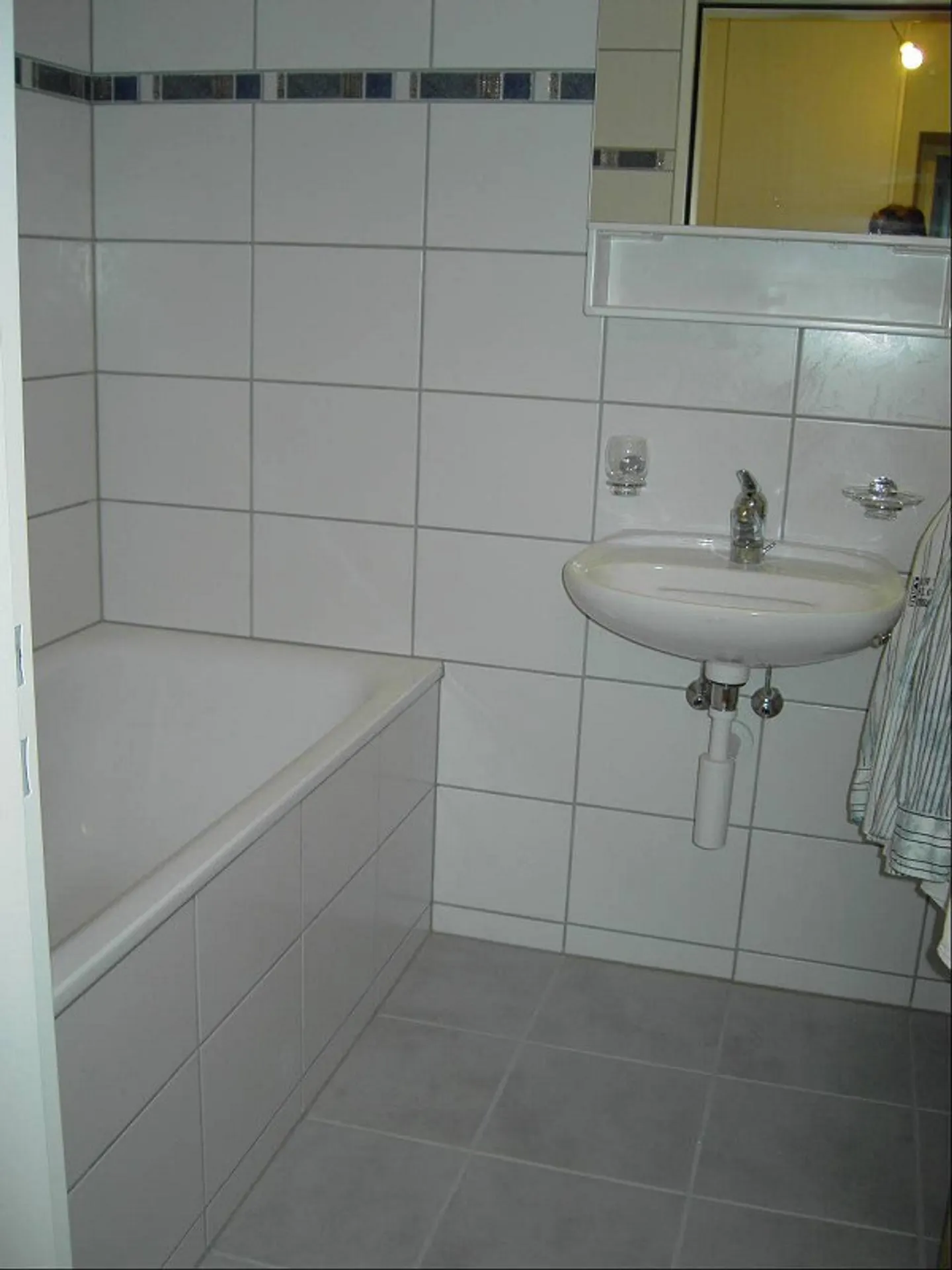 Moderno appartamento di 3 stanze con balcone nel centro città - Foto 5 di 9