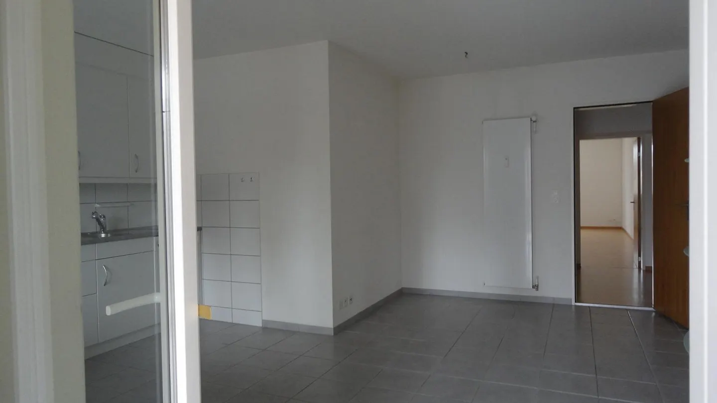 Moderno appartamento di 3 stanze con balcone nel centro città - Foto 6 di 9
