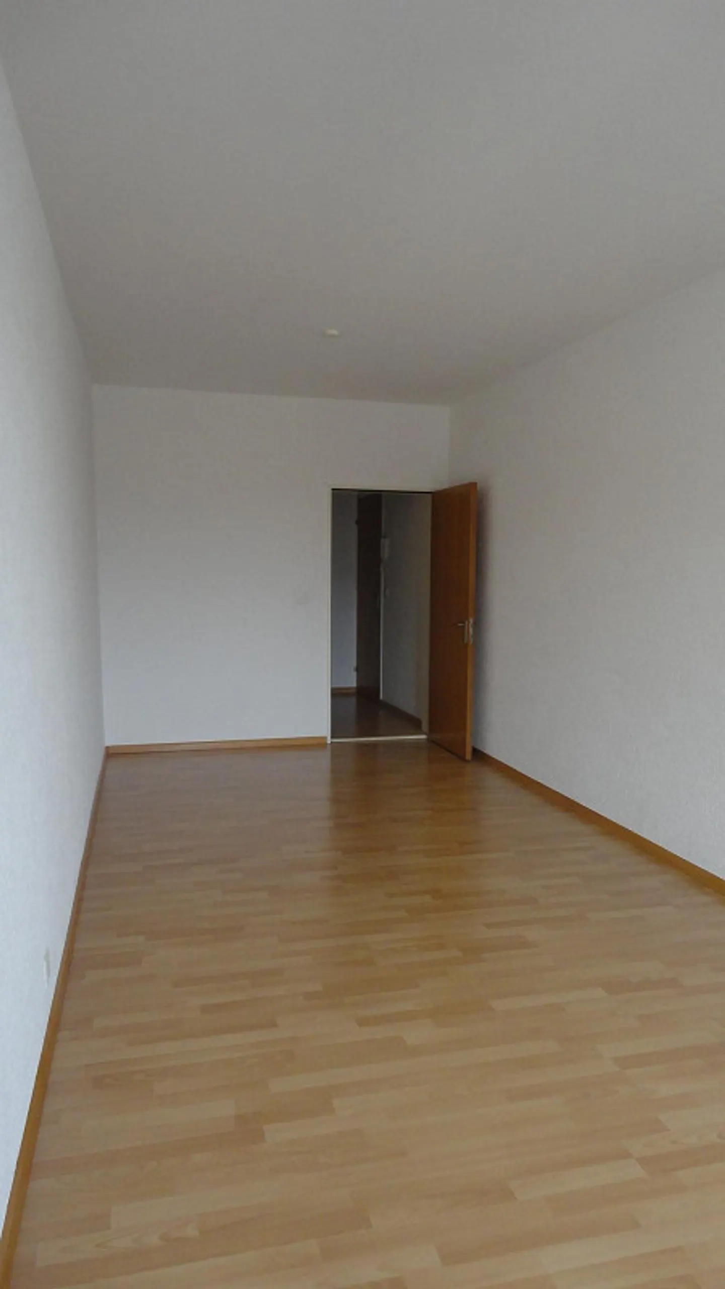 Moderno appartamento di 3 stanze con balcone nel centro città - Foto 8 di 9