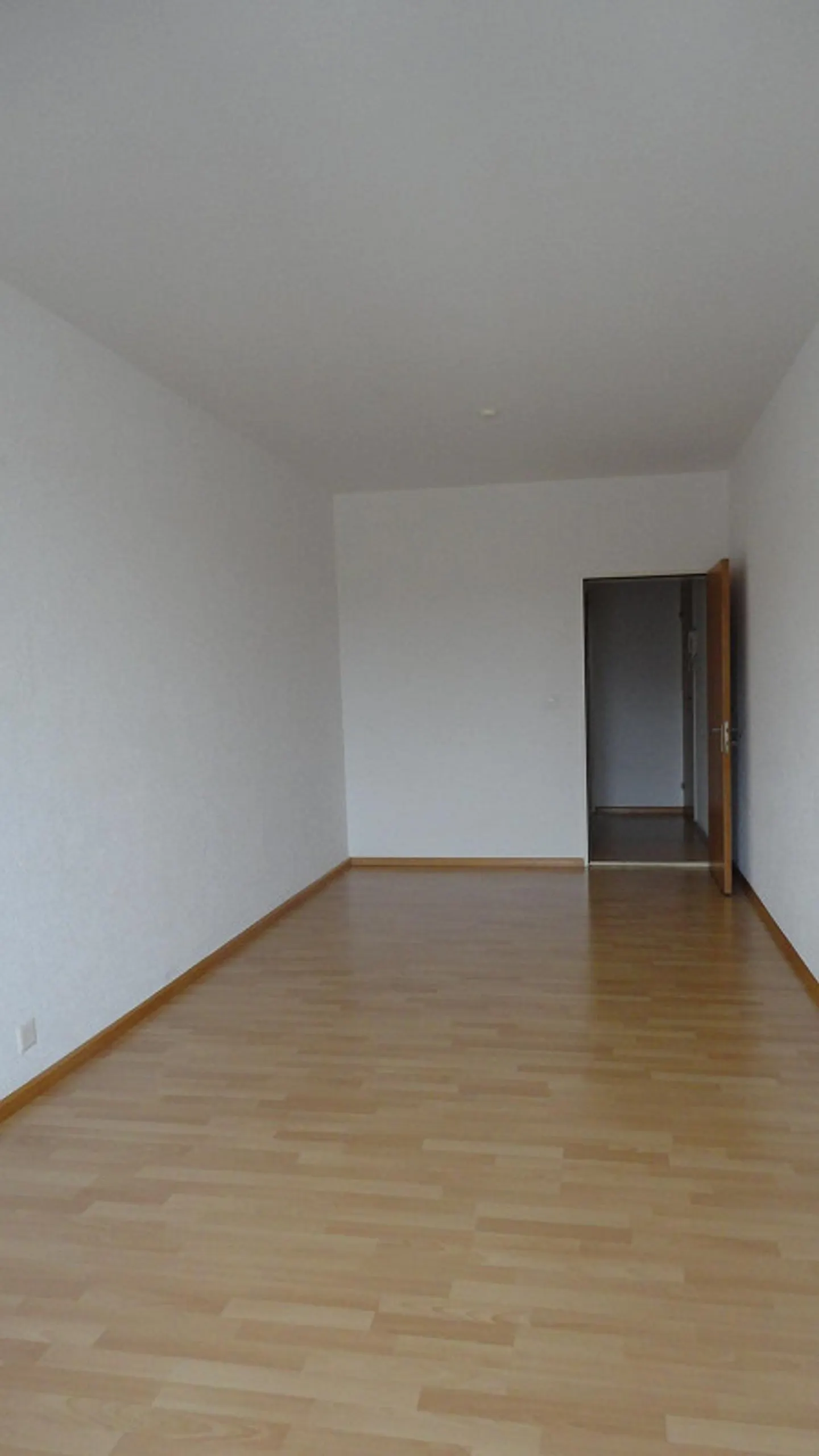 Moderno appartamento di 3 stanze con balcone nel centro città - Foto 9 di 9