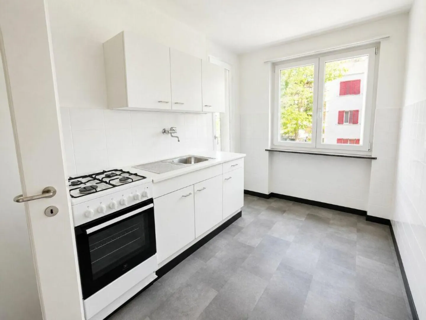 2-room apartment in Reinach - Photo 2 of 6