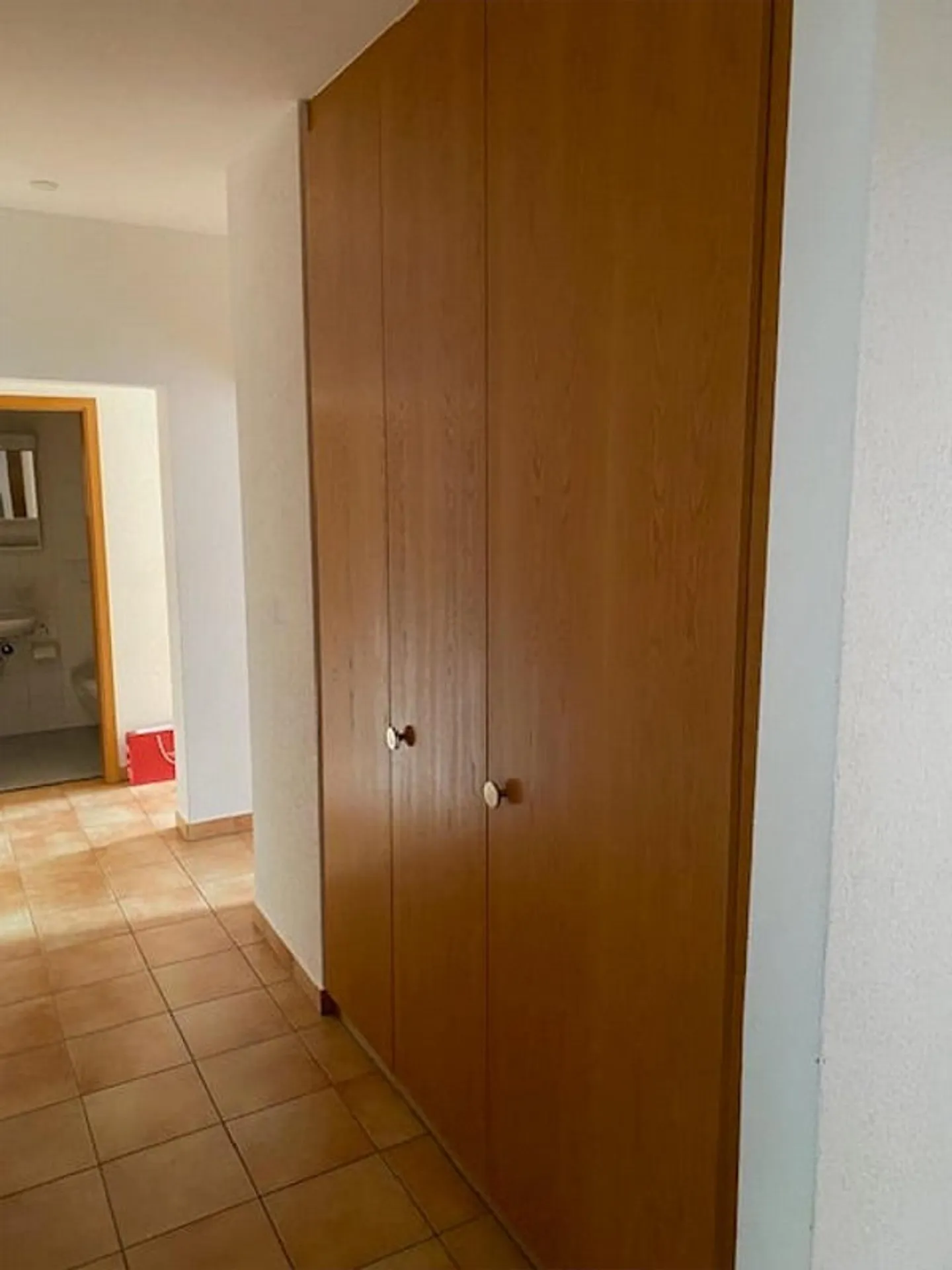 Geräumige 4.5 Zimmer mit privatem Garten in elegantem Haus - Foto 6 von 8