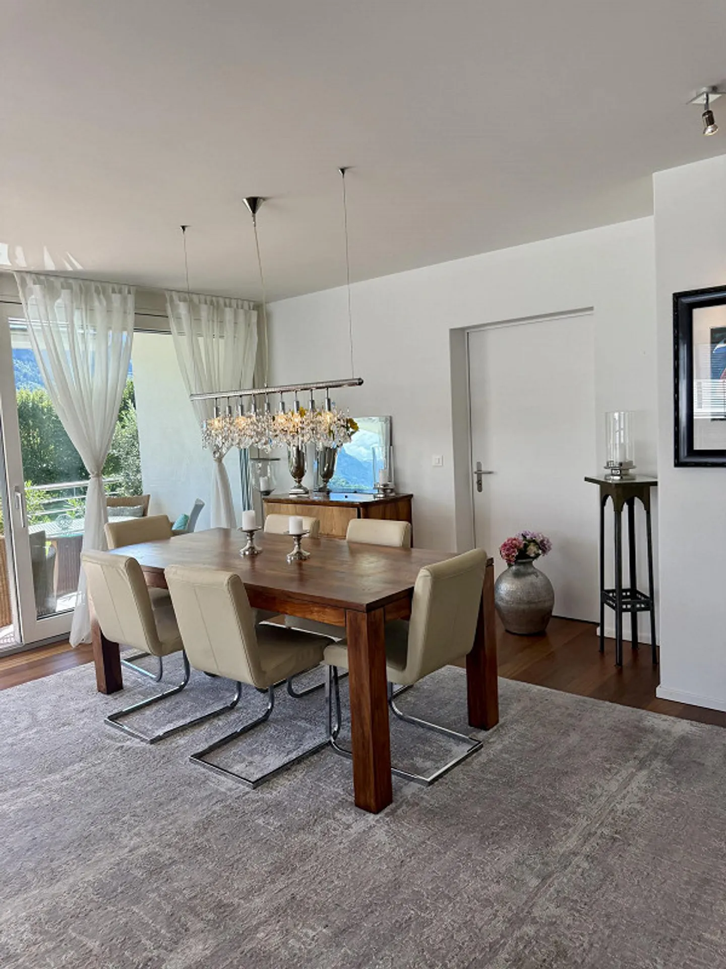 Moderne 4.5-Zimmer-Designwohnung mit direktem Seezugang und Traumblick - Foto 3 von 10