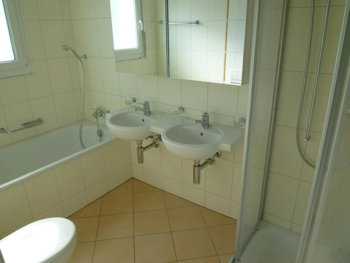 Maison multifamiliale moderne dans un emplacement calme et central à Bolligen - Photo 6 sur 22