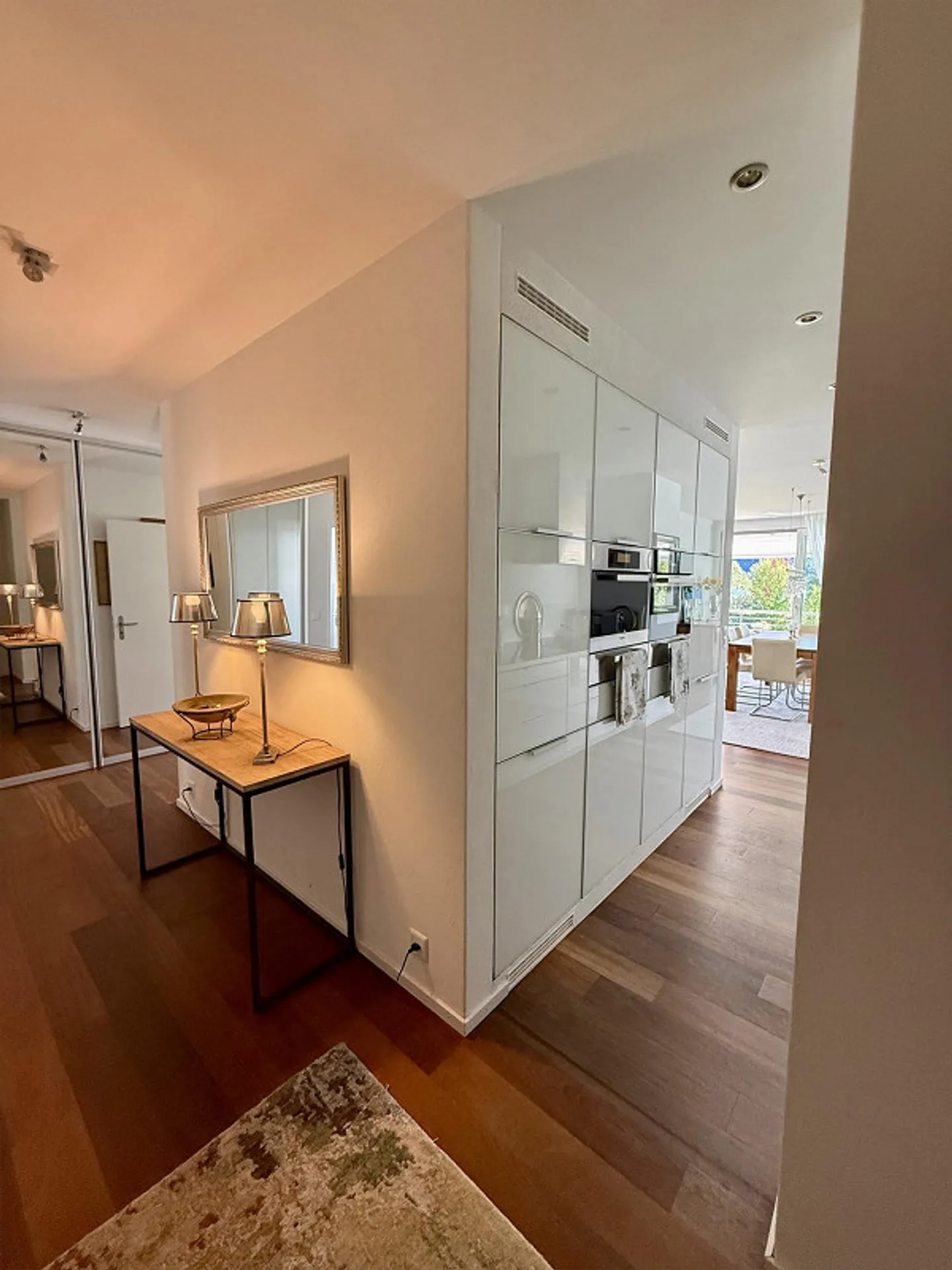 Moderne 4.5-Zimmer-Designwohnung mit direktem Seezugang und Traumblick - Foto 5 von 10