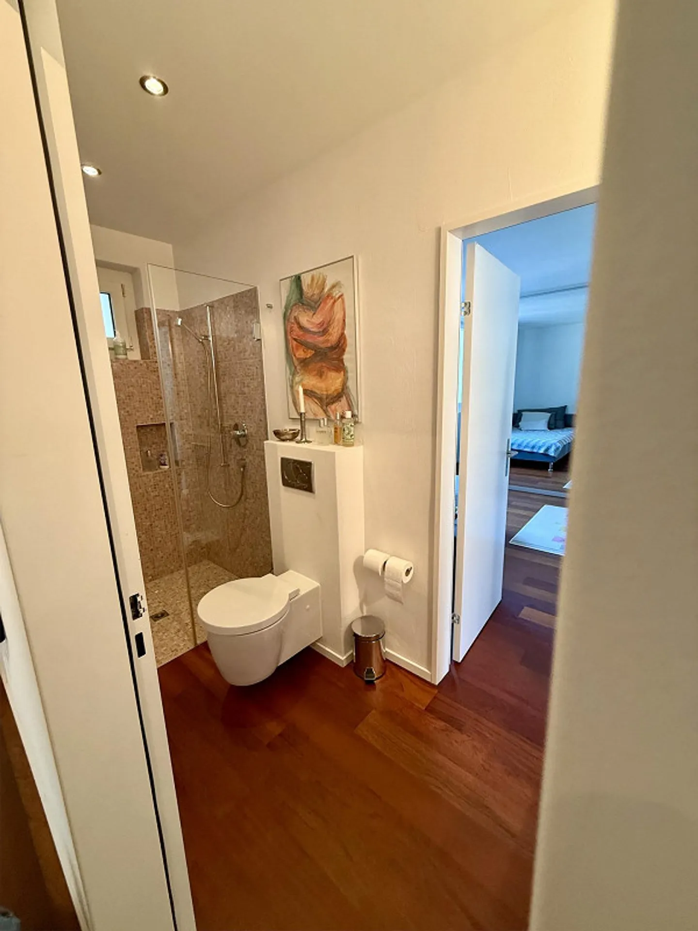 Moderne 4.5-Zimmer-Designwohnung mit direktem Seezugang und Traumblick - Foto 8 von 10