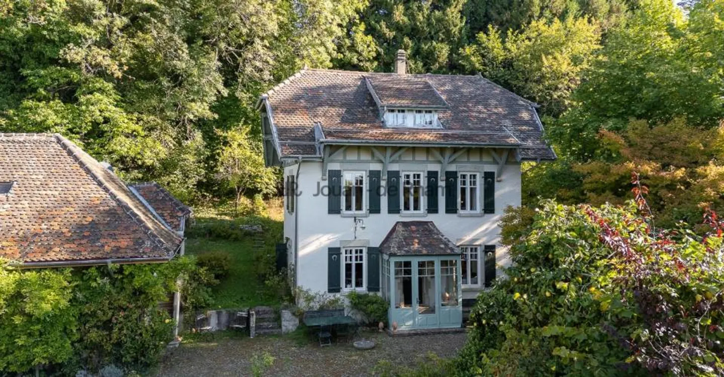 Essertines-sur-Rolle | Charming house and its annex in village zone - Photo 3 of 11