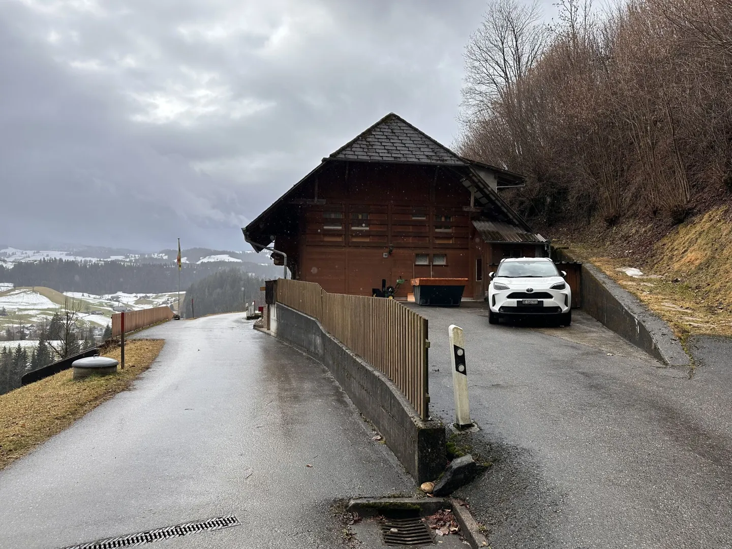 Casa residenziale con patio, giardino, garage e laboratorio - Foto 15 di 15