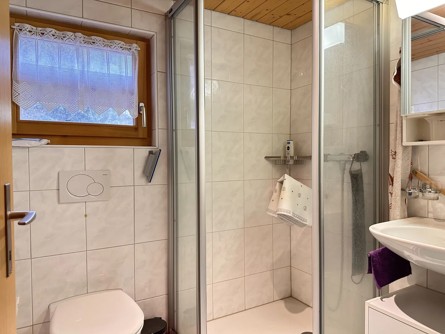 Casa residenziale con patio, giardino, garage e laboratorio - Foto 13 di 15