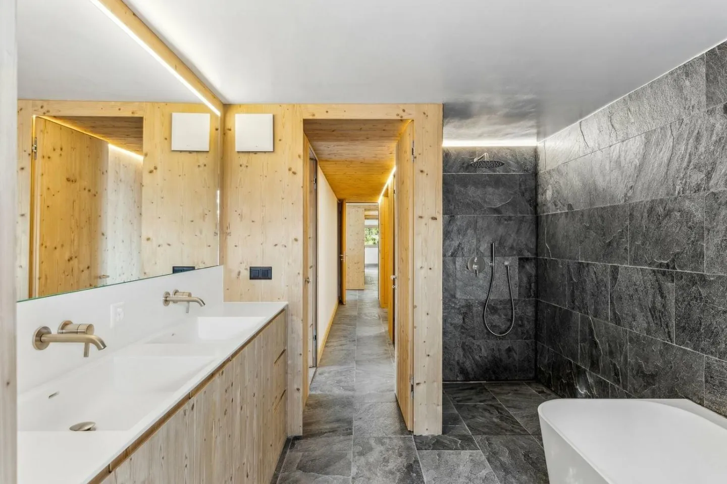 Raro duplex con giardino, ski-in & ski-out, vista sublime! - Foto 4 di 13