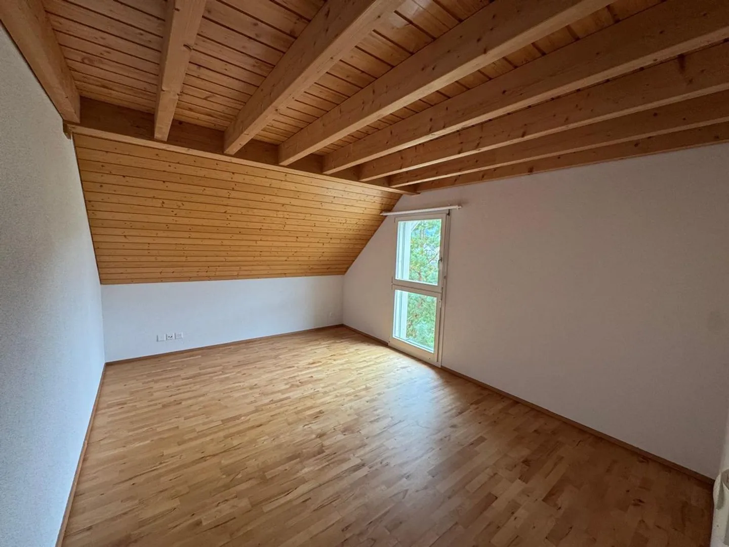 Modern 4.5-room maisonette apartment in idyllic location - Photo 8 of 13