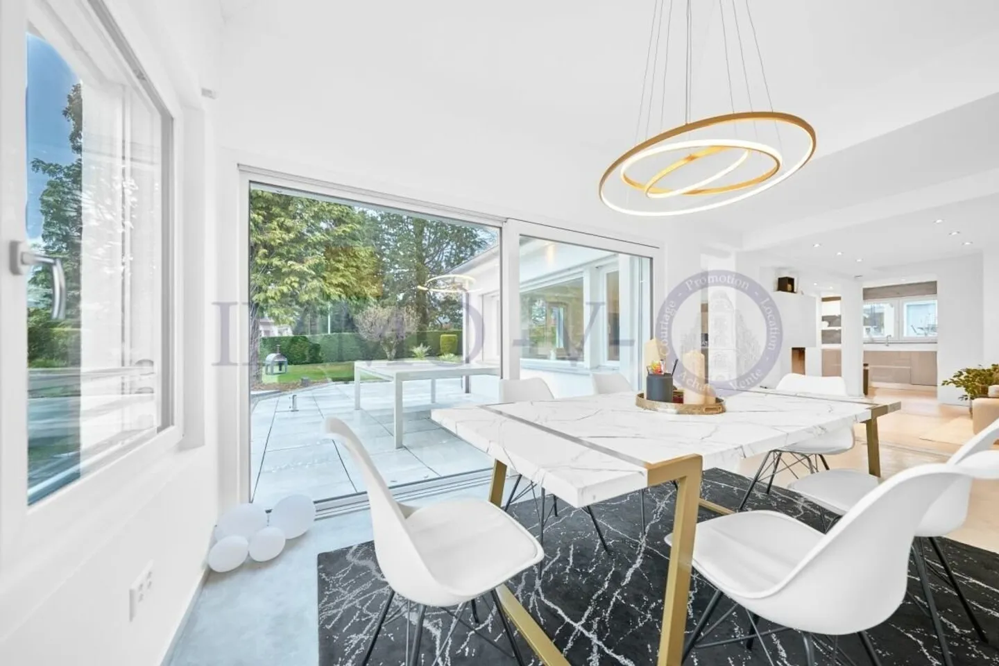 SPACIEUSE DE HAUT STANDING AVEC GRAND JARDIN ET PISCINE - Photo 1 sur 13