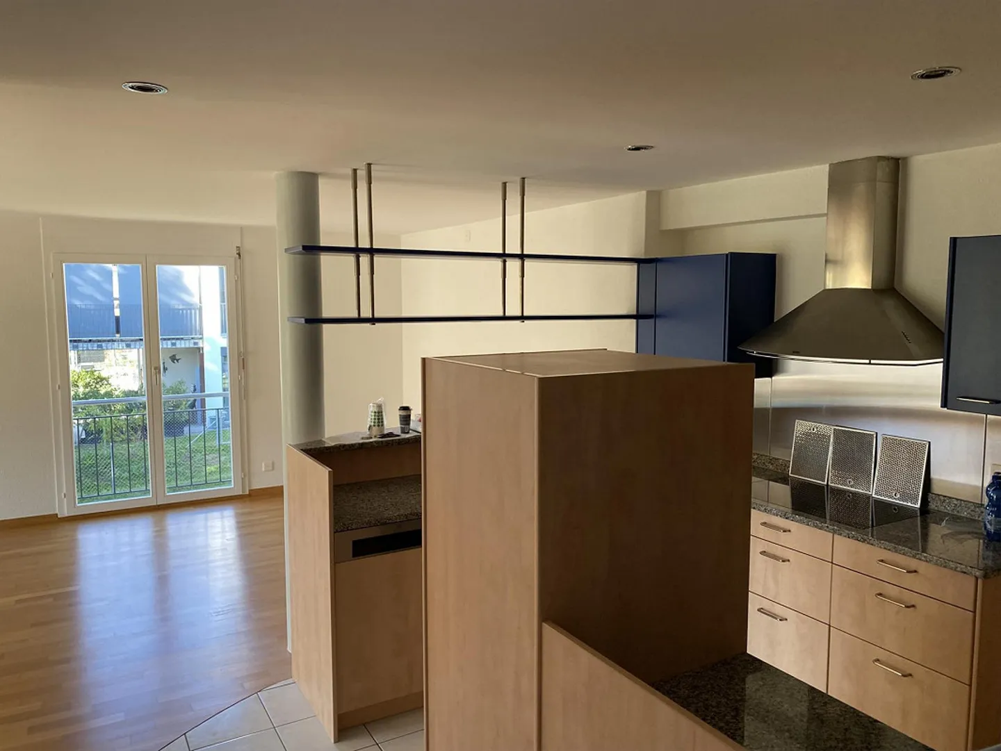 Modernes Apartment mit Balkon - Foto 1 von 12