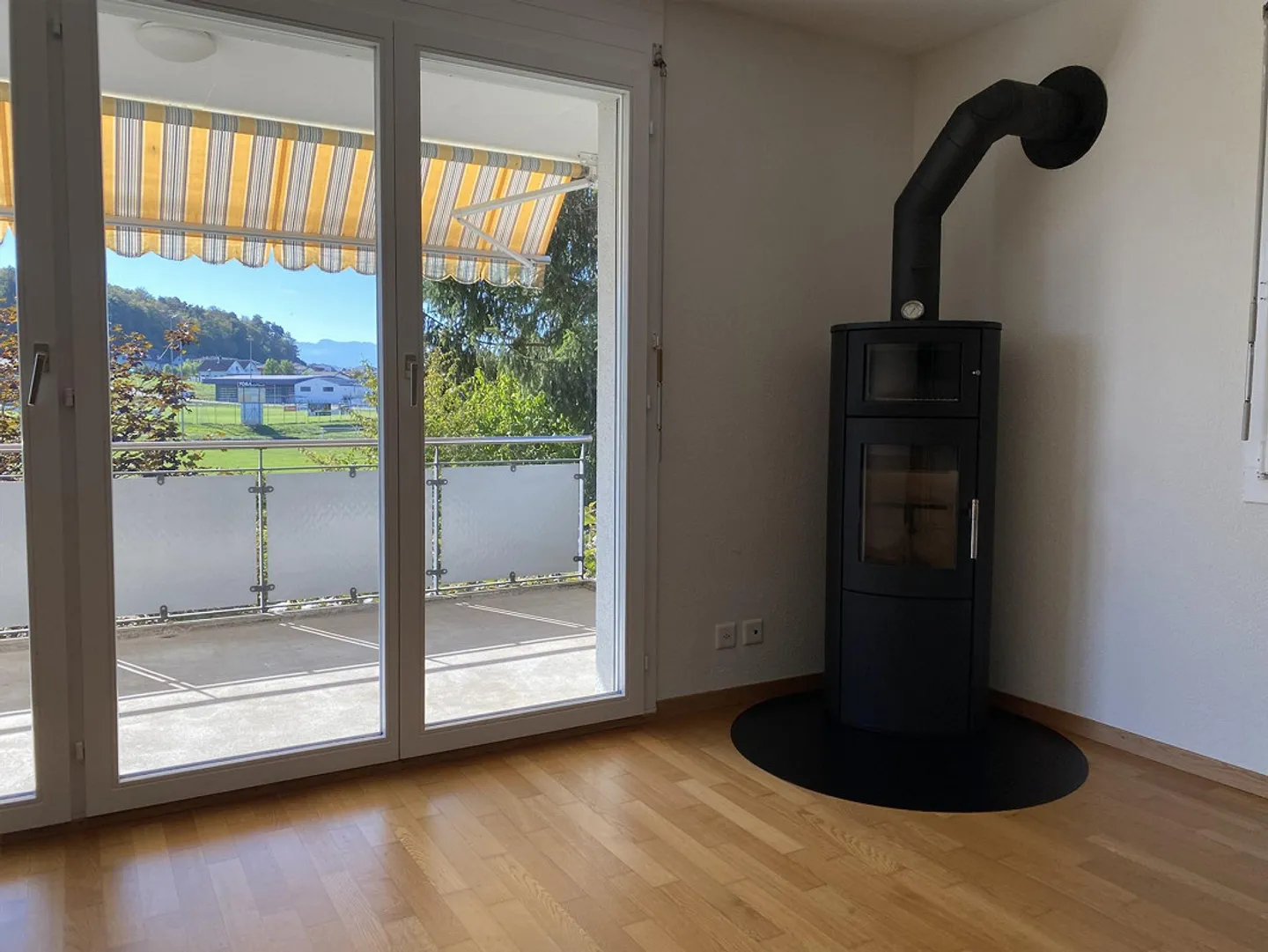 Modernes Apartment mit Balkon - Foto 8 von 12