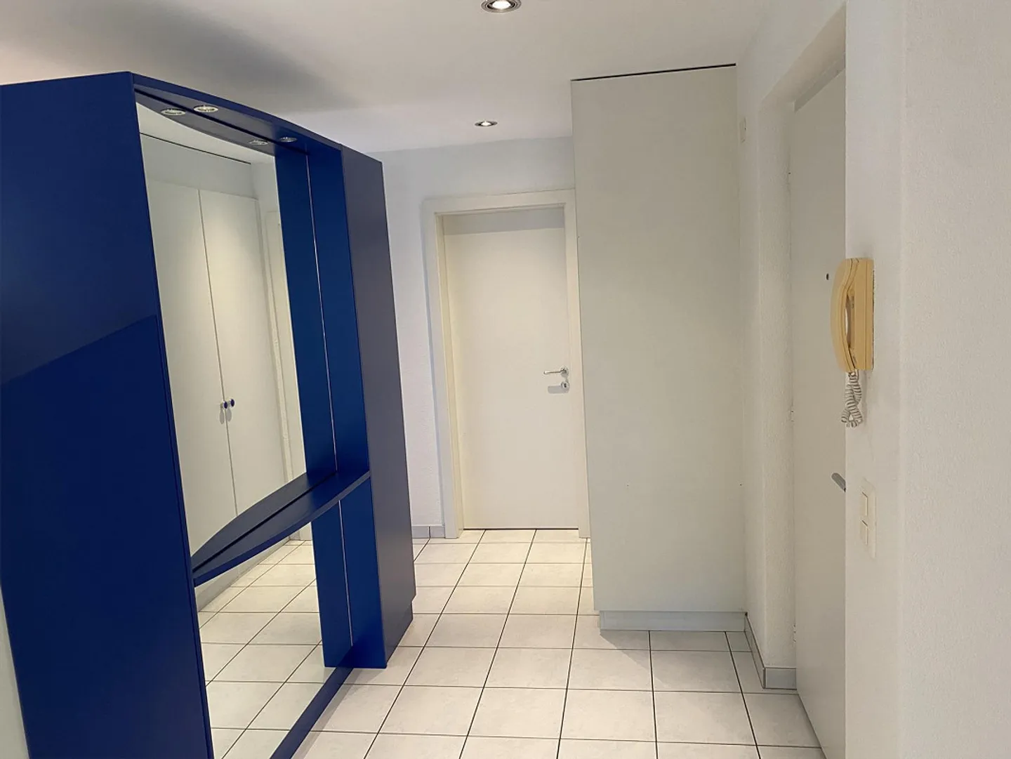 Modernes Apartment mit Balkon - Foto 10 von 12