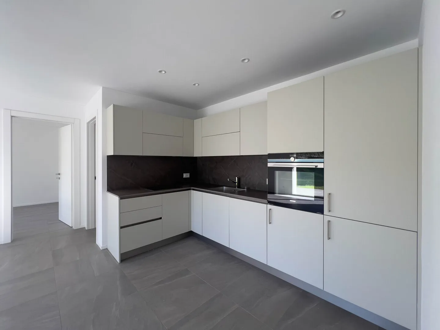 3.5 locali con ampio giardino a Caslano - Foto 4 di 7