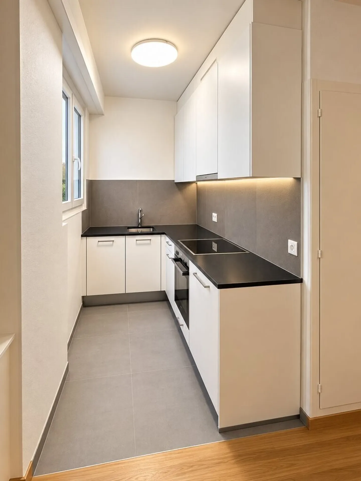 Renovated studio close to the center of Lausanne - Photo 1 of 4