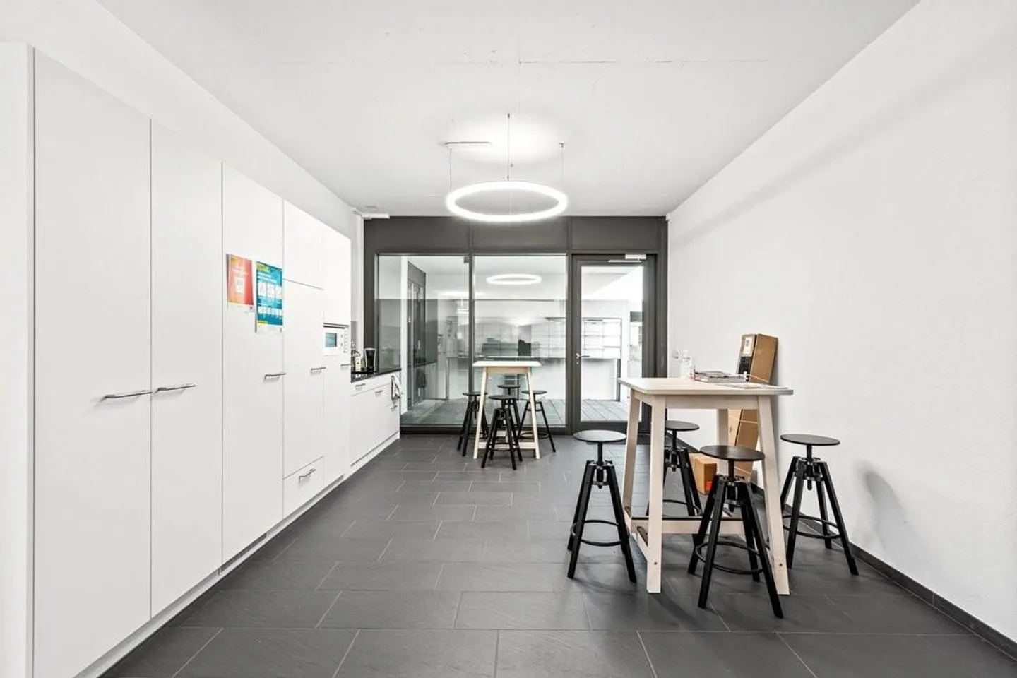 Promising sales location is looking for you! - Photo 3 of 10