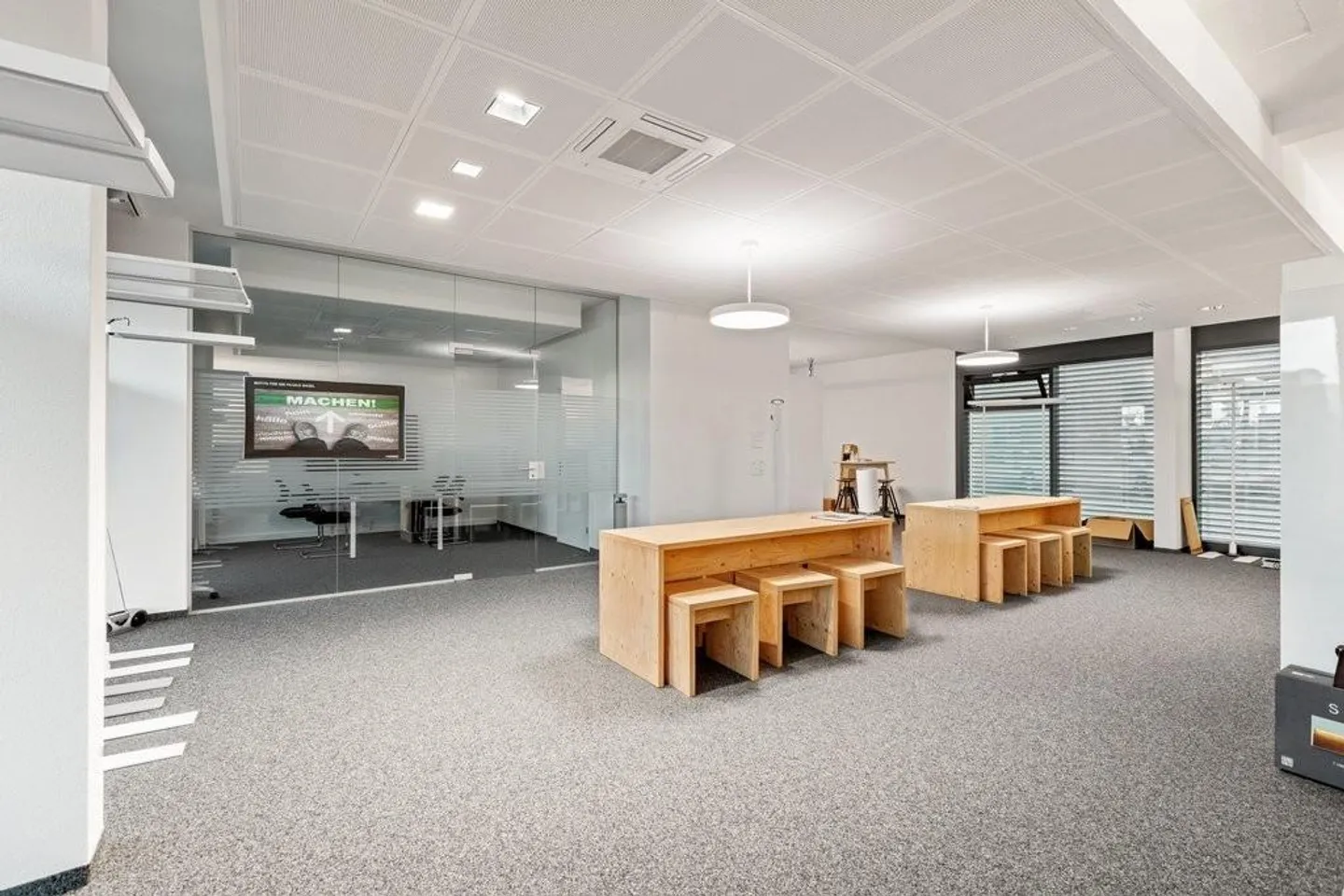 Promising sales location is looking for you! - Photo 7 of 10