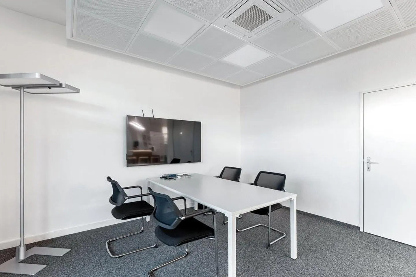 Promising sales location is looking for you! - Photo 9 of 10