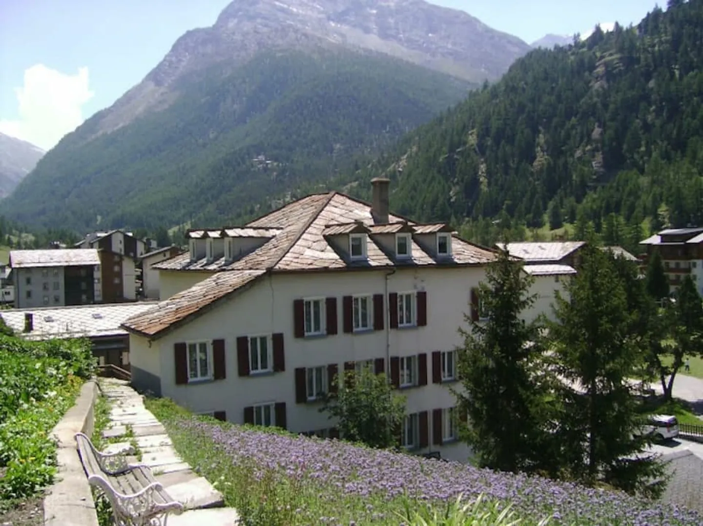 Monte Moro Gruppenhaus mit 93 Betten! Freie Sicht auf die umliegenden Berge. - Foto 1 von 13
