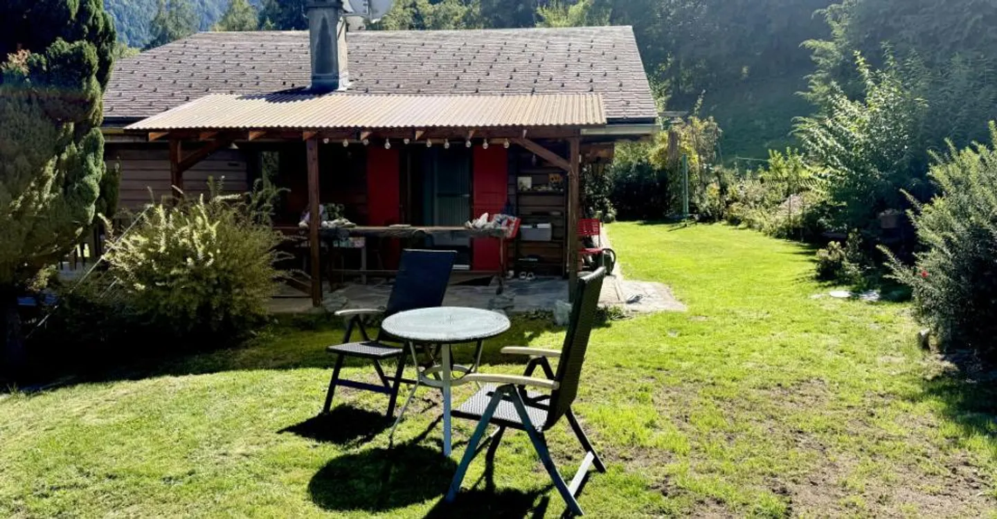 INDIVIDUAL CHALET WITH EXCEPTIONAL VIEW AND NO OVERLOOK IN BASSE NENDAZ - Photo 3 of 12