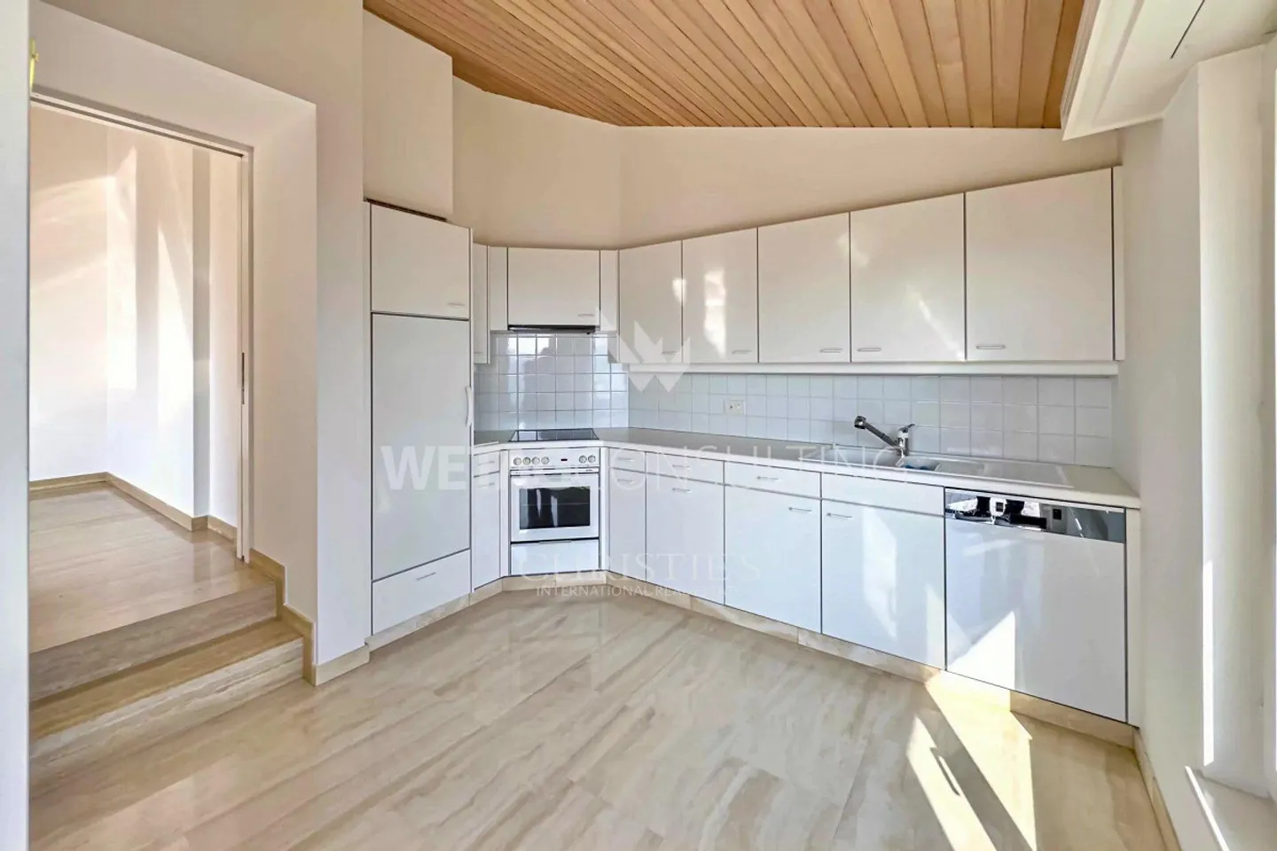 Villa elegante a Lugano-Neggio con vista libera sul lago di Lugano... - Foto 4 di 11
