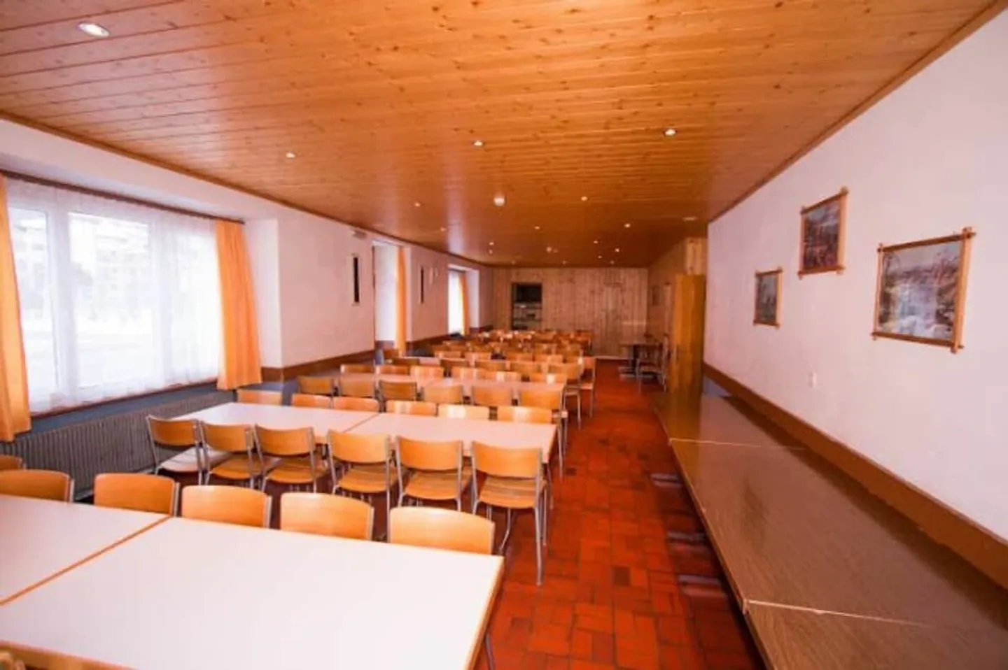 Monte Moro Gruppenhaus mit 93 Betten! Freie Sicht auf die umliegenden Berge. - Foto 2 von 13