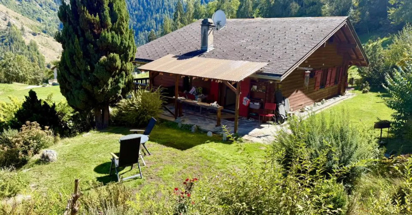 INDIVIDUAL CHALET WITH EXCEPTIONAL VIEW AND NO OVERLOOK IN BASSE NENDAZ - Photo 4 of 12