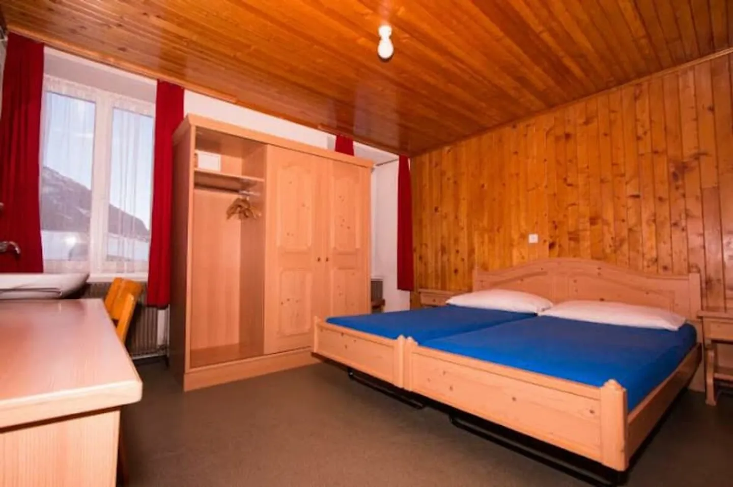 Monte Moro Gruppenhaus mit 93 Betten! Freie Sicht auf die umliegenden Berge. - Foto 5 von 13