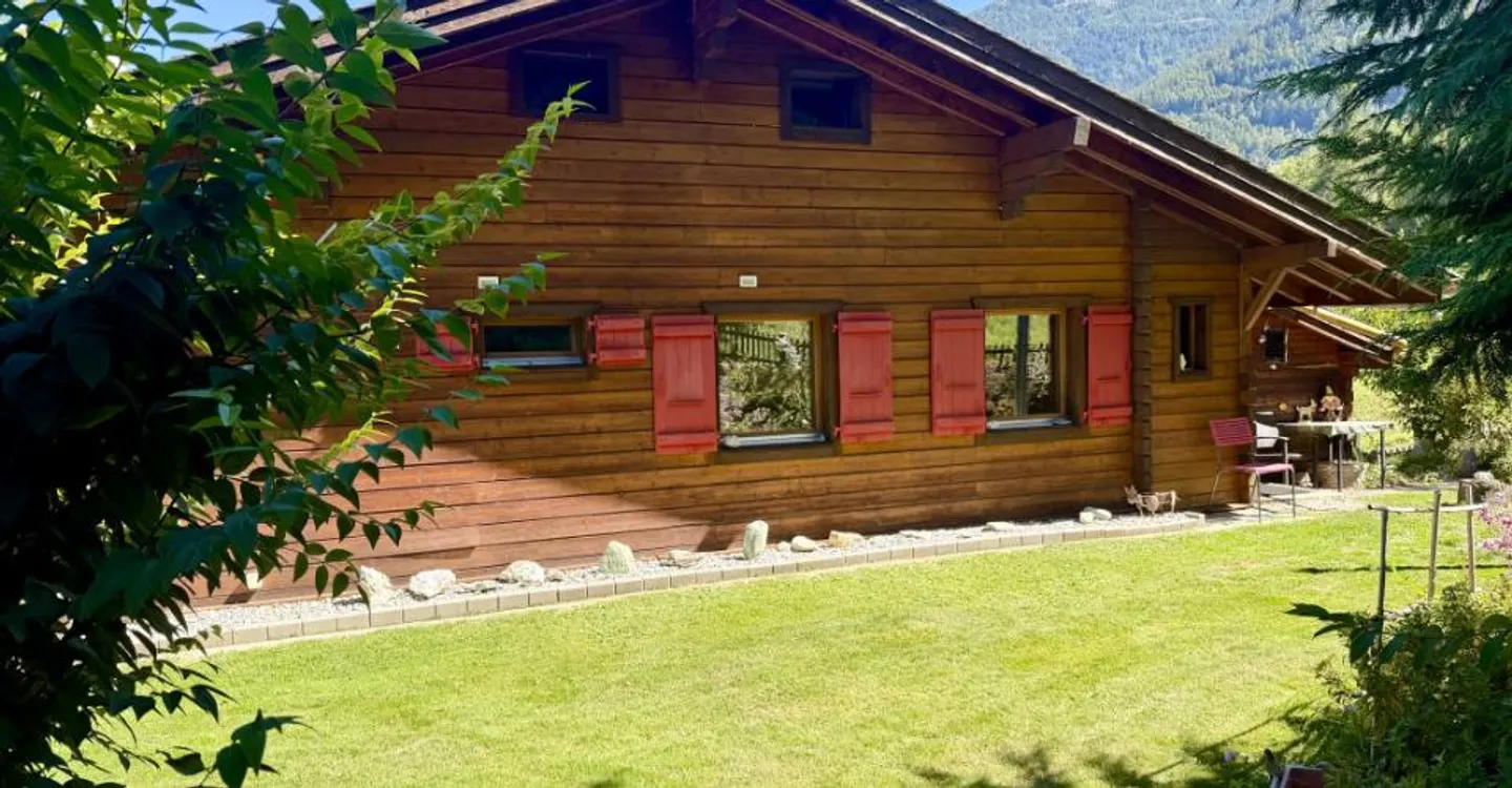 INDIVIDUAL CHALET WITH EXCEPTIONAL VIEW AND NO OVERLOOK IN BASSE NENDAZ - Photo 6 of 12