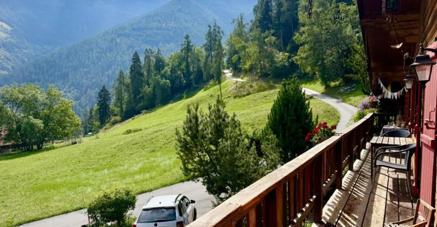 INDIVIDUAL CHALET WITH EXCEPTIONAL VIEW AND NO OVERLOOK IN BASSE NENDAZ - Photo 7 of 12