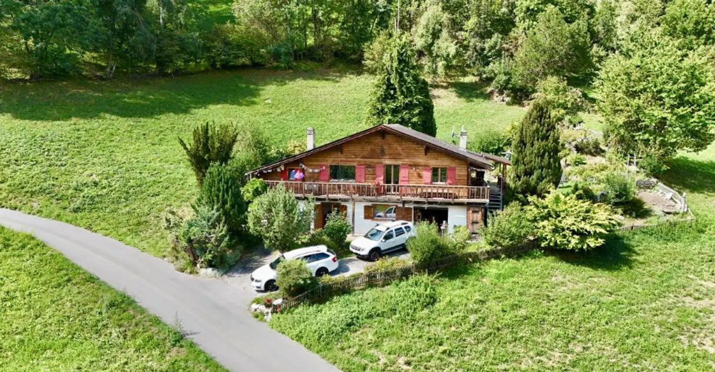 INDIVIDUAL CHALET WITH EXCEPTIONAL VIEW AND NO OVERLOOK IN BASSE NENDAZ - Photo 8 of 12