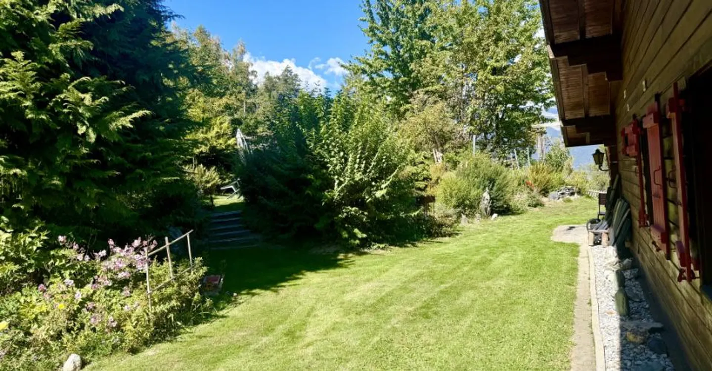 INDIVIDUAL CHALET WITH EXCEPTIONAL VIEW AND NO OVERLOOK IN BASSE NENDAZ - Photo 9 of 12
