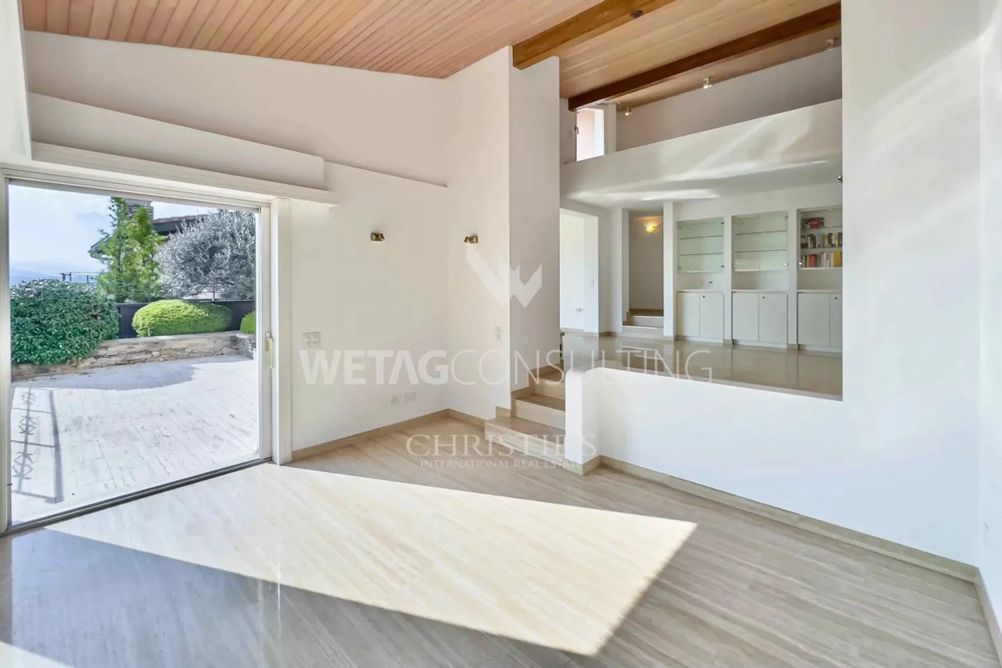Villa elegante a Lugano-Neggio con vista libera sul lago di Lugano... - Foto 7 di 11