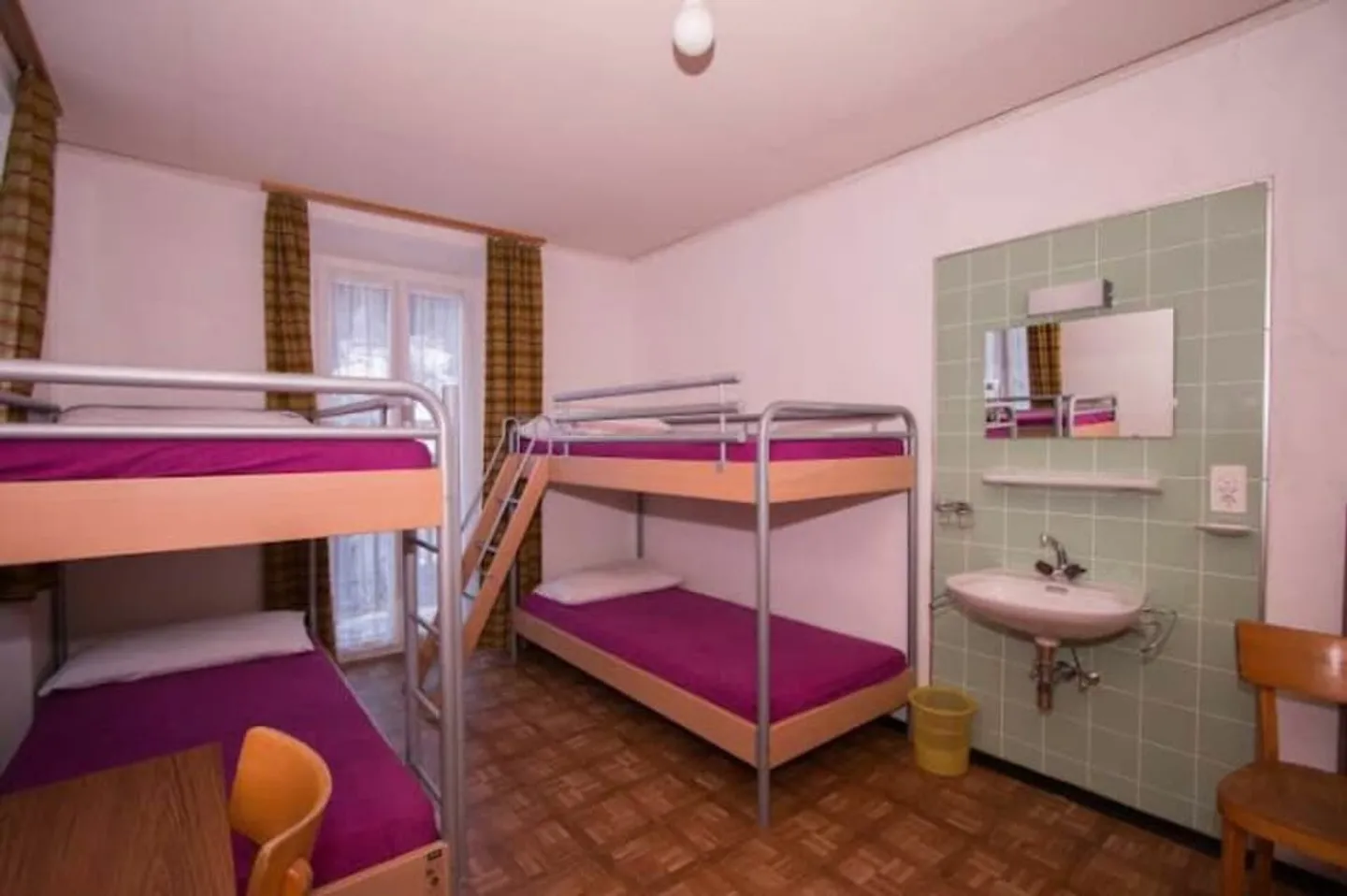 Monte Moro Gruppenhaus mit 93 Betten! Freie Sicht auf die umliegenden Berge. - Foto 6 von 13