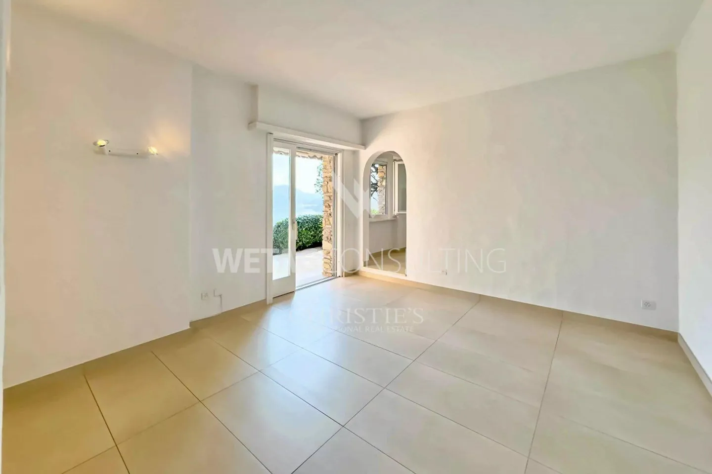 Villa elegante a Lugano-Neggio con vista libera sul lago di Lugano... - Foto 6 di 11