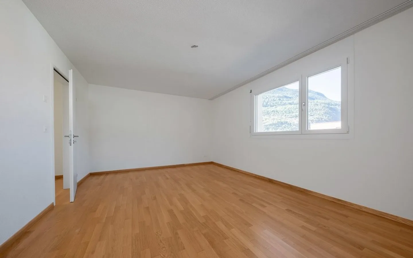 Central Family Apartment Seeks New Residents - Photo 3 of 6