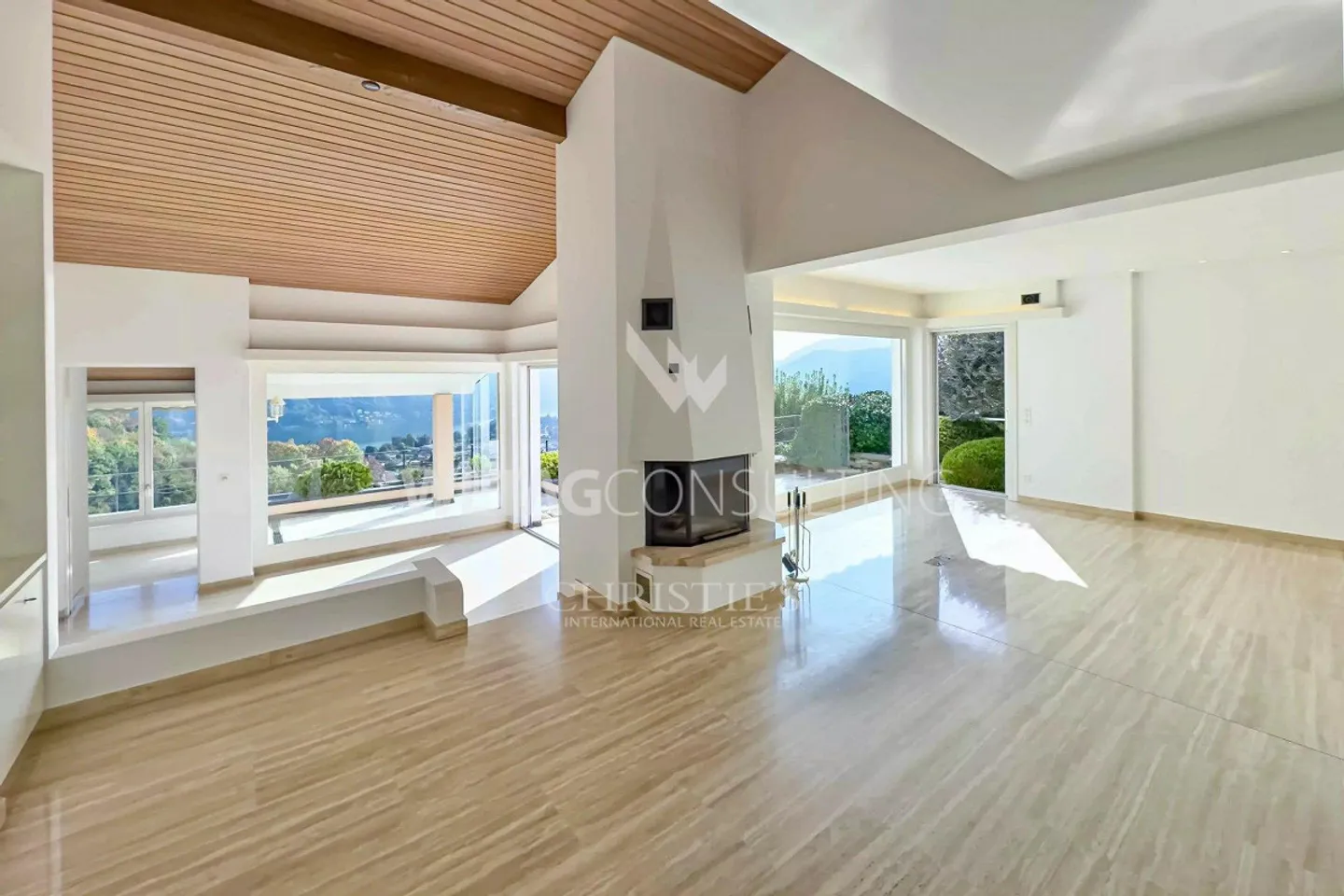 Villa elegante a Lugano-Neggio con vista libera sul lago di Lugano... - Foto 8 di 11