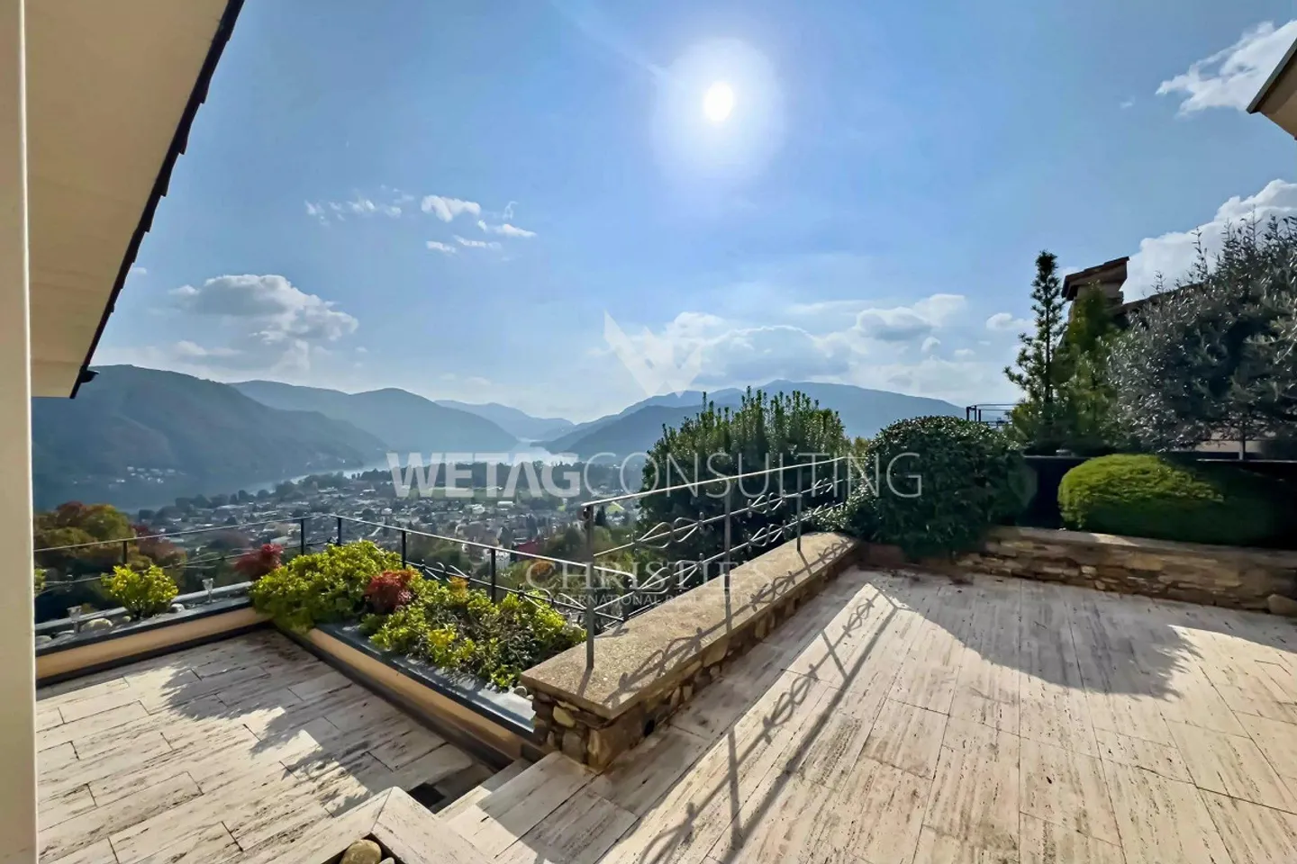 Villa elegante a Lugano-Neggio con vista libera sul lago di Lugano... - Foto 11 di 11