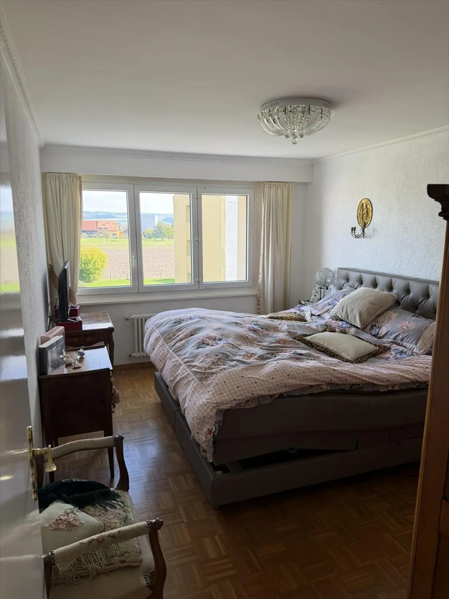 Charming and bright 3.5-room apartment with a view and large garage - Photo 6 of 13